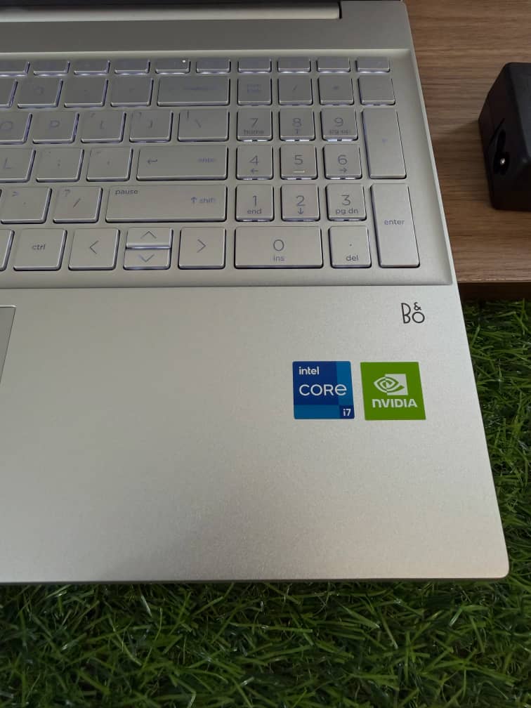 HP 15-FD/i713th-MX570 - الصورة 3