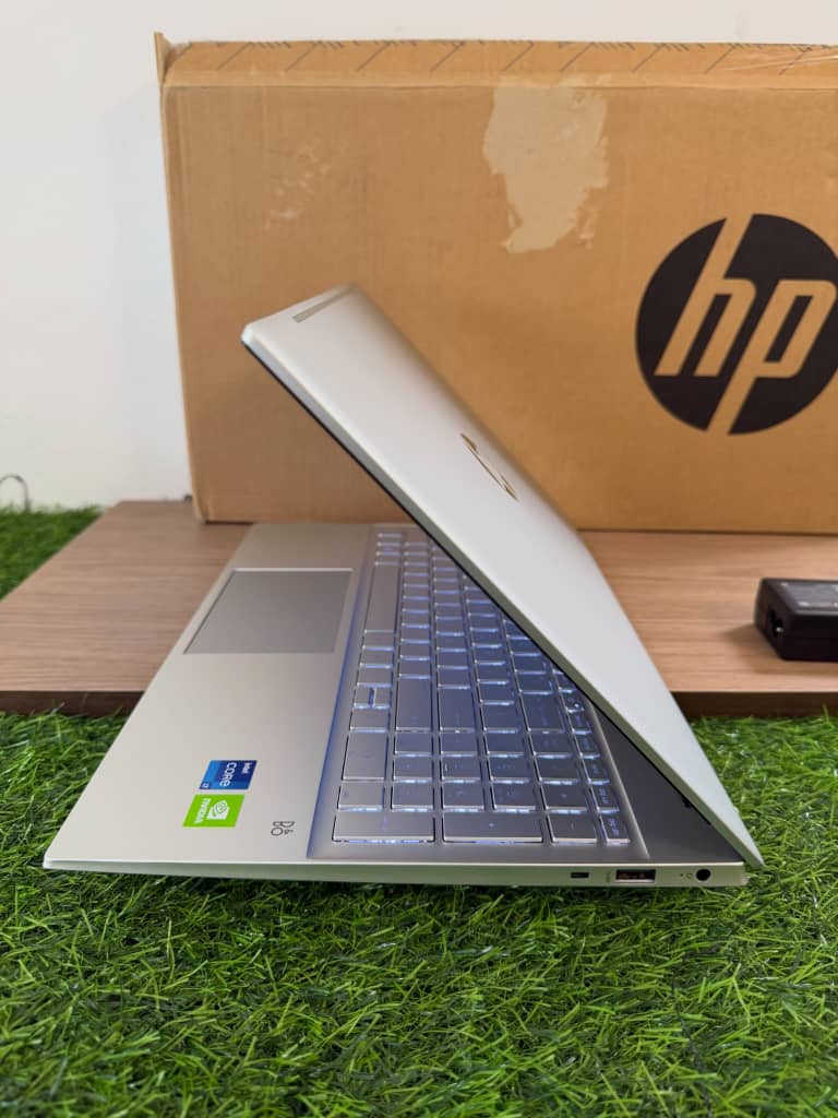 HP 15-FD/i713th-MX570 - الصورة 6