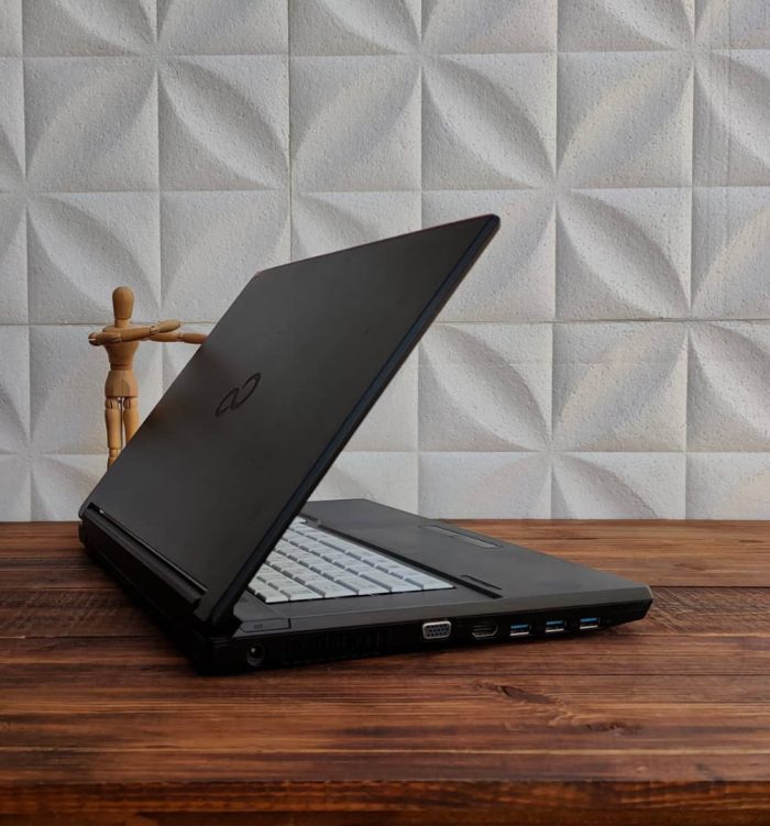 ⁦Fujitsu A579/i3-8th⁩ - الصورة ⁦3⁩