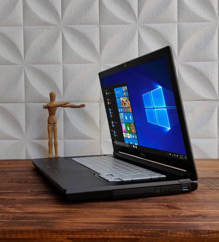 ⁦Fujitsu A579/i3-8th⁩ - الصورة ⁦6⁩