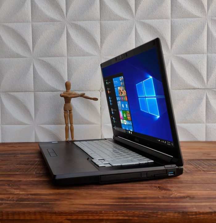 ⁦Fujitsu A576/i3-6th⁩ - الصورة ⁦5⁩
