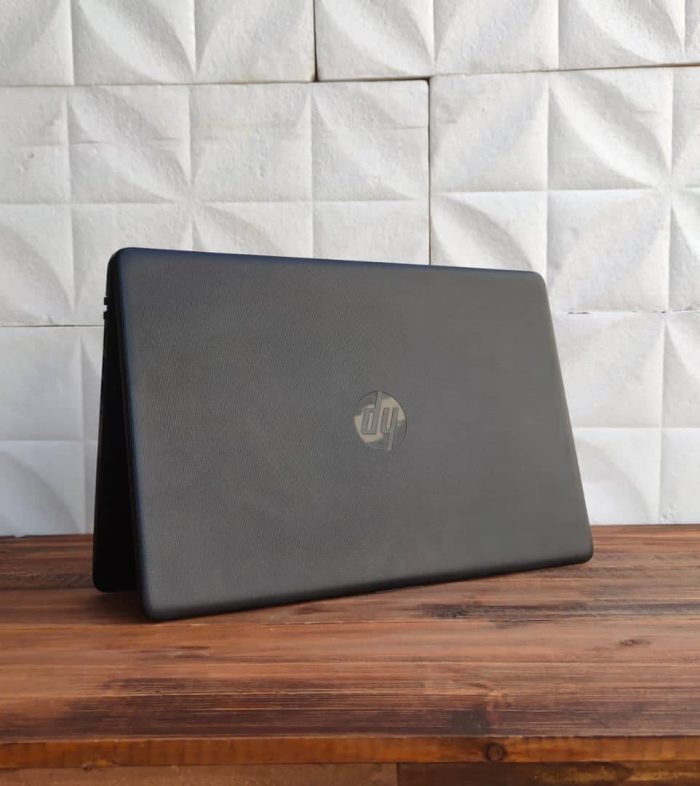 ⁦hp 15/i7-8thMX⁩ - الصورة ⁦2⁩