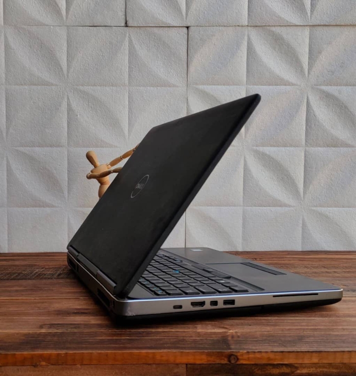 ⁦Dell 7510/Xeon-M1000M⁩ - الصورة ⁦4⁩