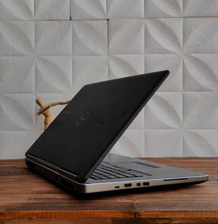 ⁦Dell 7720/i76th-P3000⁩ - الصورة ⁦5⁩