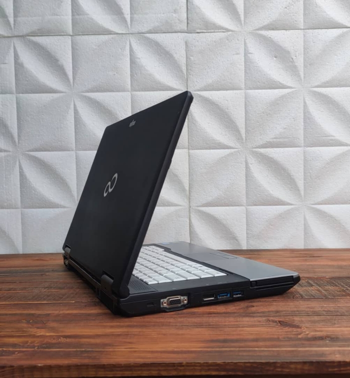 ⁦Fujitsu E752/i5-3th⁩ - الصورة ⁦5⁩