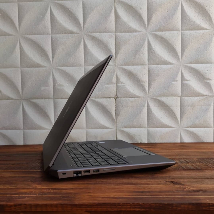 ⁦HP ZBOOK/i79th-T1000⁩ - الصورة ⁦5⁩