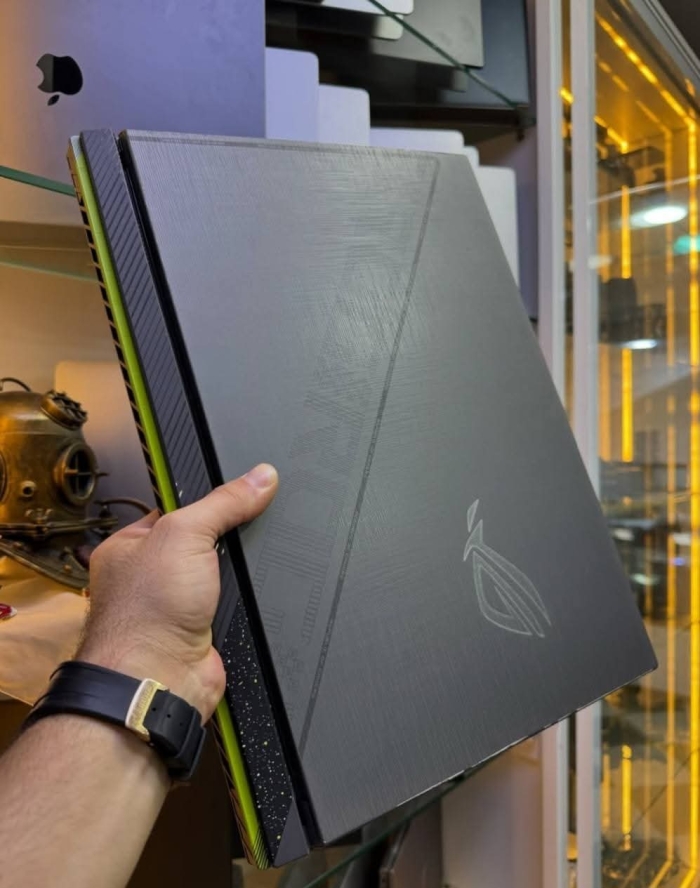 ⁦Asus ROG G18/U9-RTX5080⁩ - الصورة ⁦3⁩