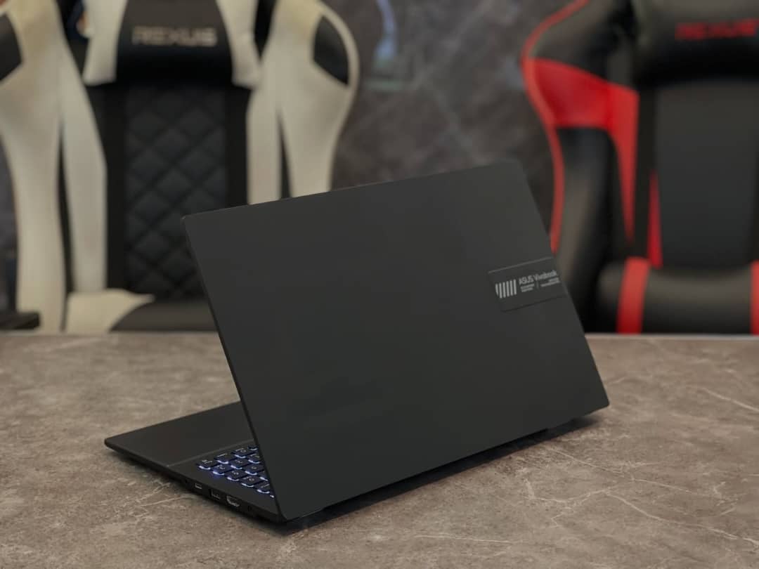 Asus Vivo E1504FA\Ryzen 5-7520U - الصورة 4