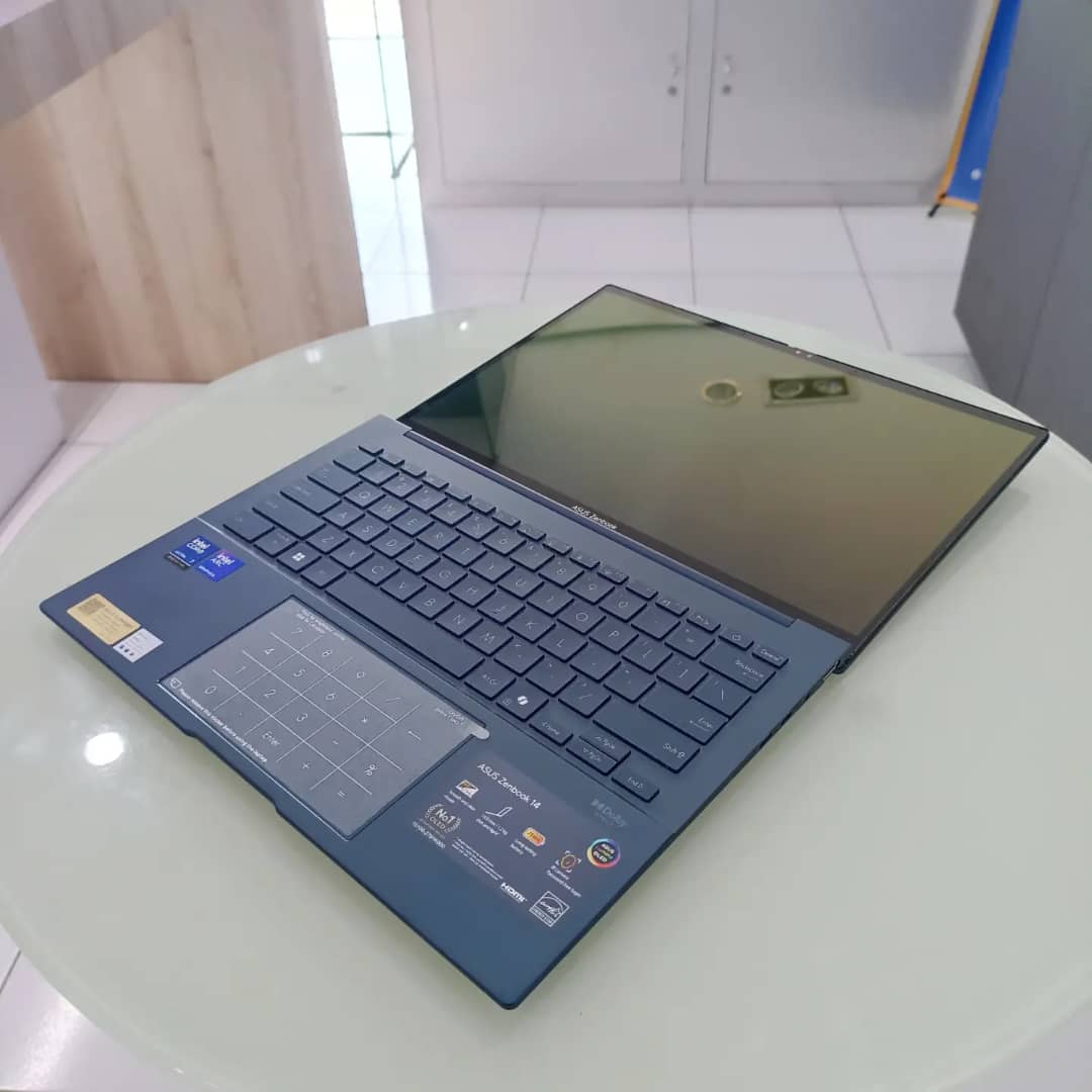 Asus Zenbook UX3405C\Ultra 7 255H - الصورة 4
