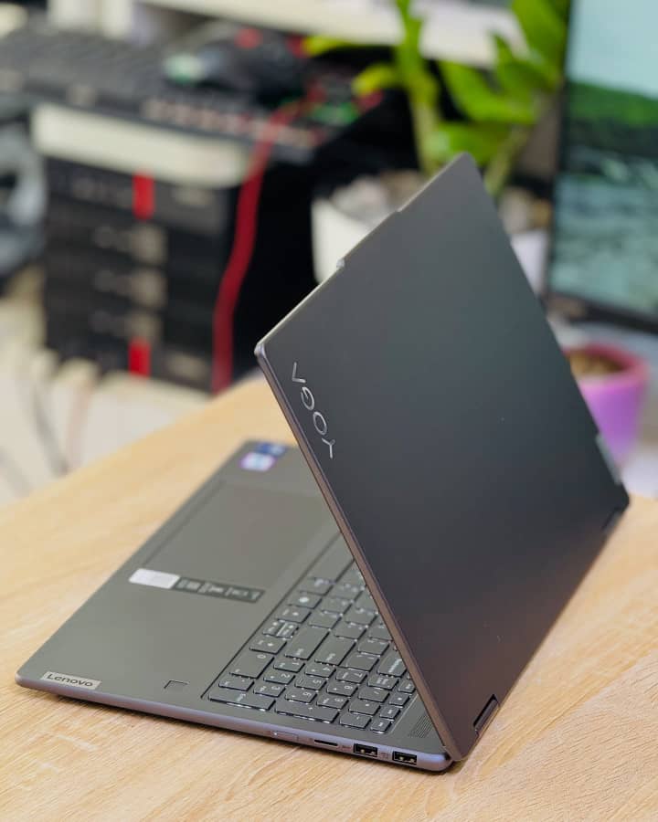 Lenovo Yoga 7\Ultra 7-155U - الصورة 3