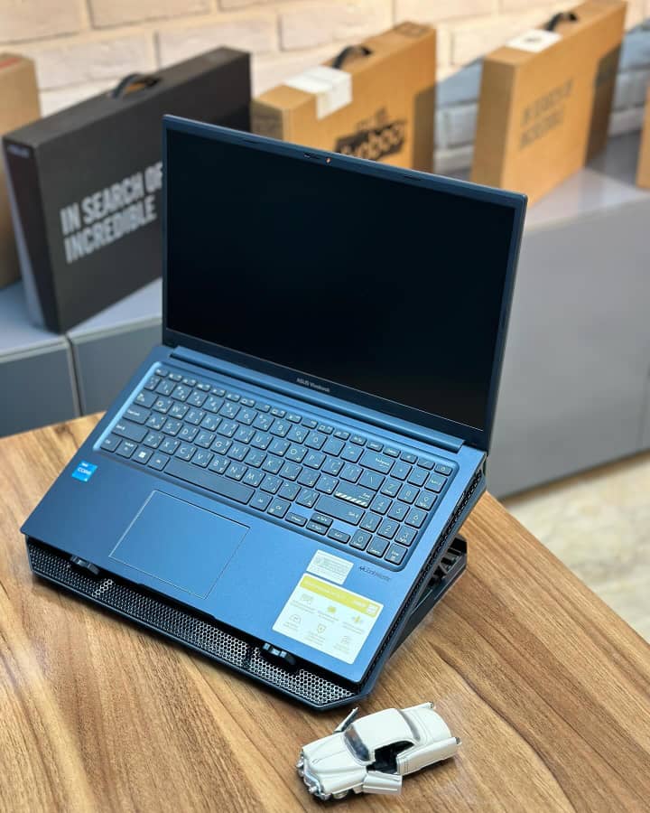 Asus VivoBook X1504-C38128Core 3-100U
