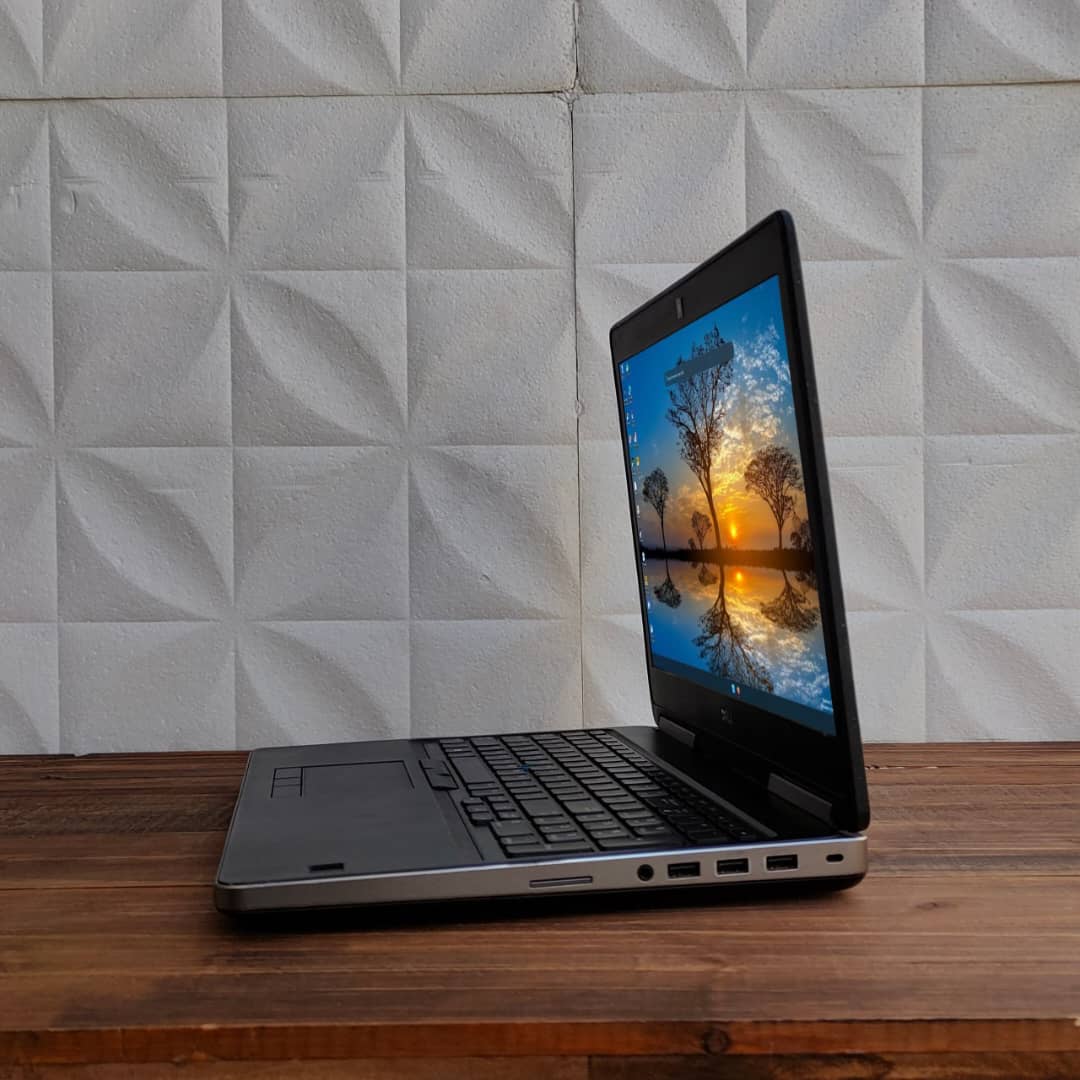 Dell 7510/i7-M3000M - الصورة 3