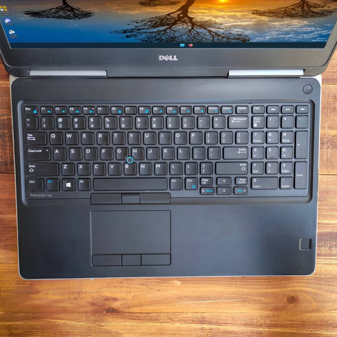 Dell 7510/i7-M3000M - الصورة 4