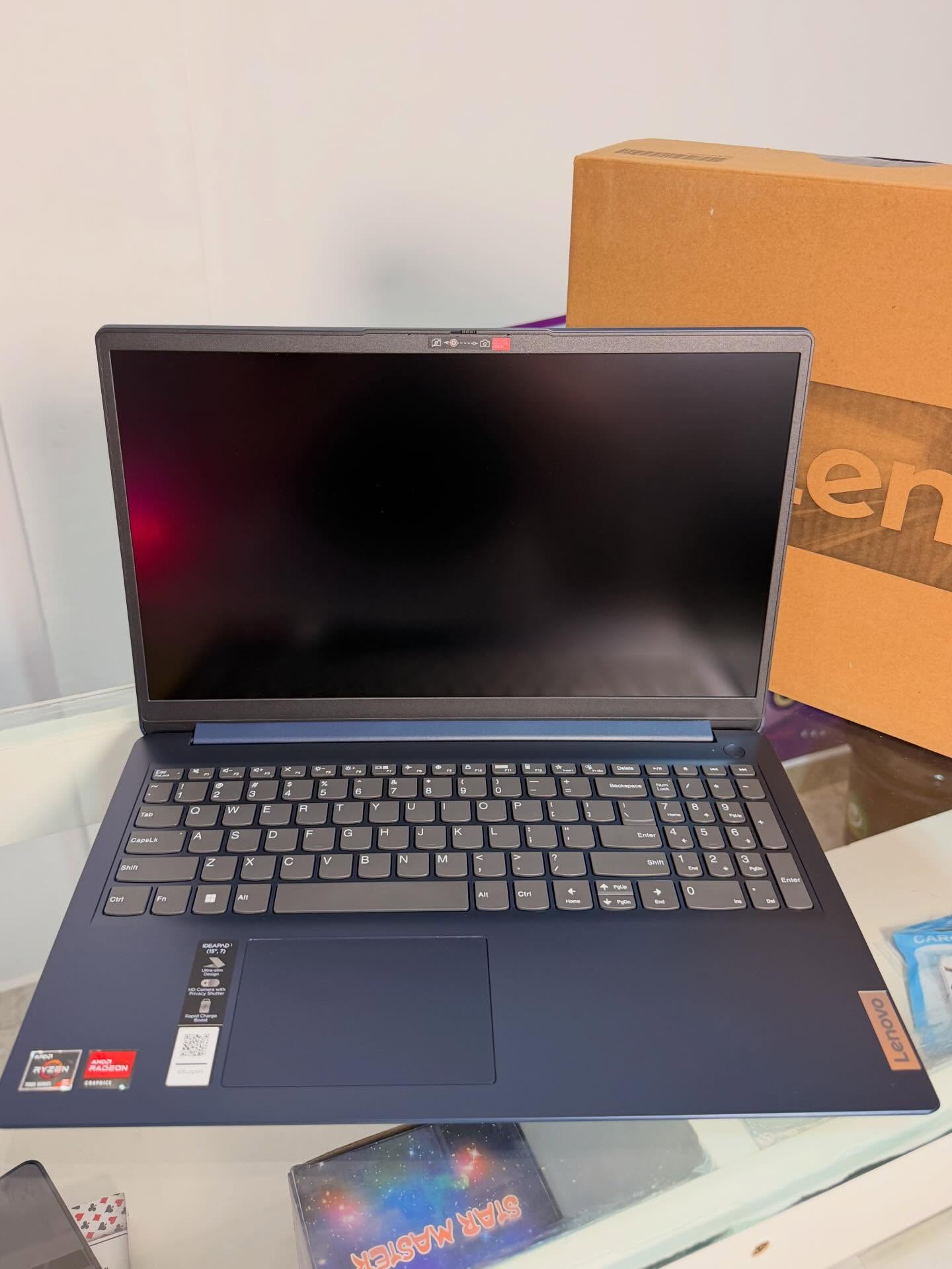 Lenovo IdeaPad 1R5-7520U