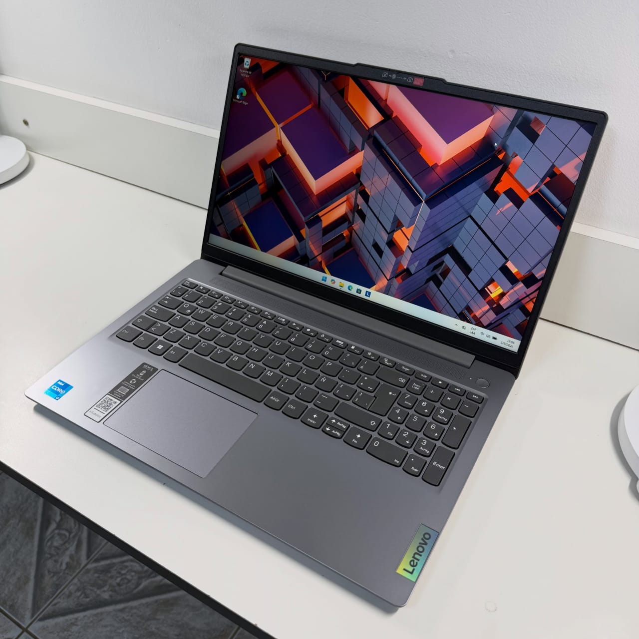 Lenovo ideapad 3Core i3-N305